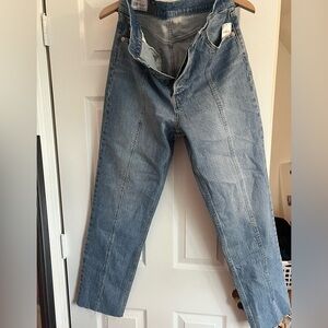 Gap front seem cropped Jean